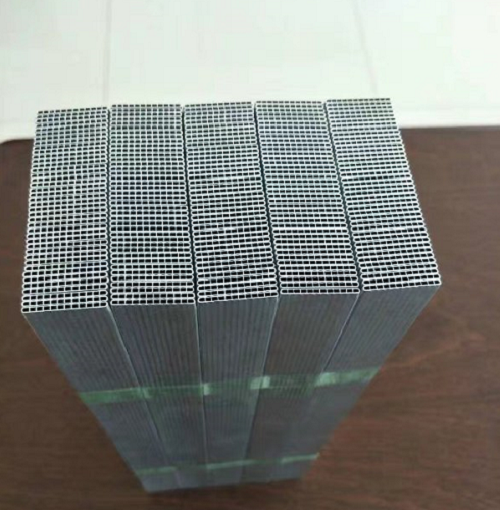 Micro-alveo plana aluminium fistula