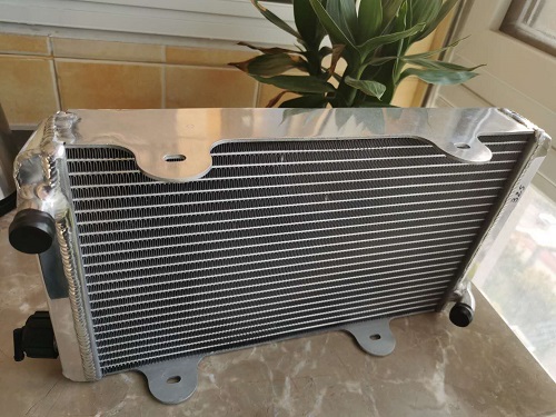 Beneficia electronicarum aluminium radiatorum perfiles ut fons productionis materiarum